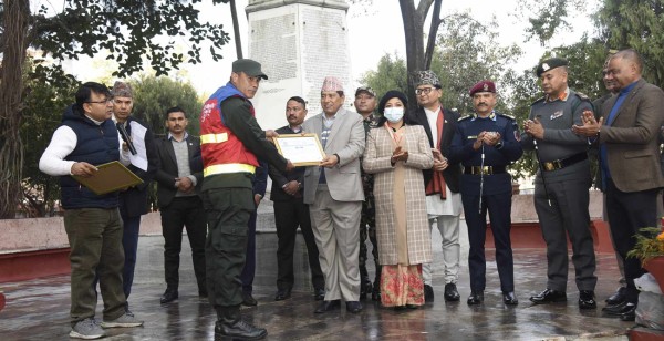 काठमाडौँ महानगरले मनायो भूकम्प स्मृतिसभा, विपतजन्य काम गर्ने सुरक्षाकर्मीलाई हौसला